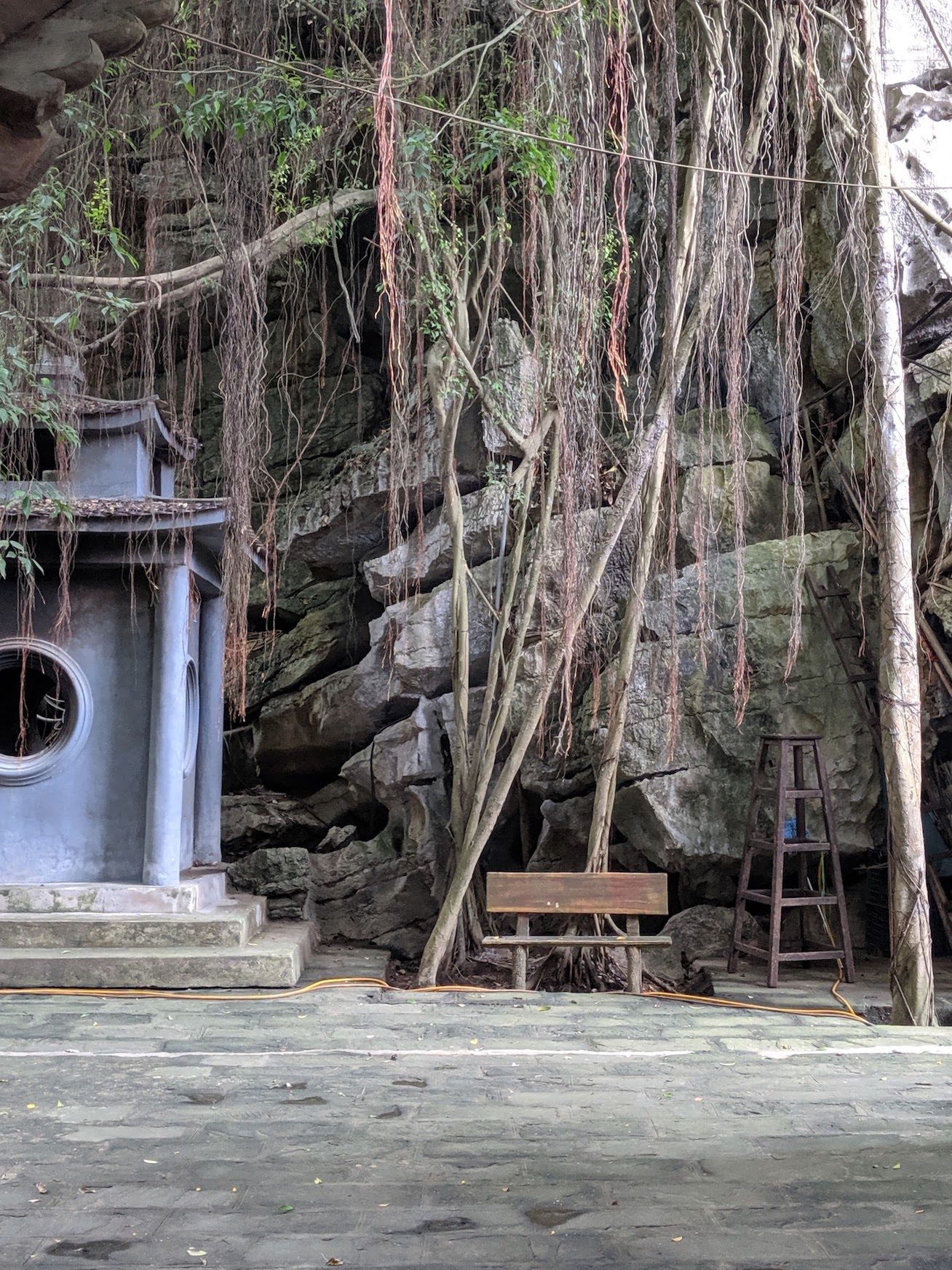 Den Trinh, Ninh Binh